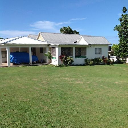 Chillax On Our Farm Guest House Ocho Rios Exterior photo